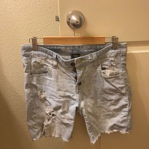 Mossimo Size 4 Stretch Boyfriend Short